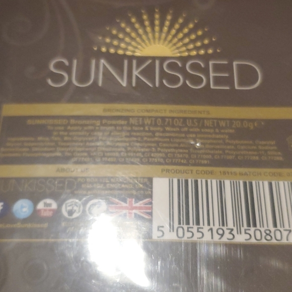 Hoat Pick Oct Sun-kissed makeup compact plus free makeup brush - Picture 2 of 3